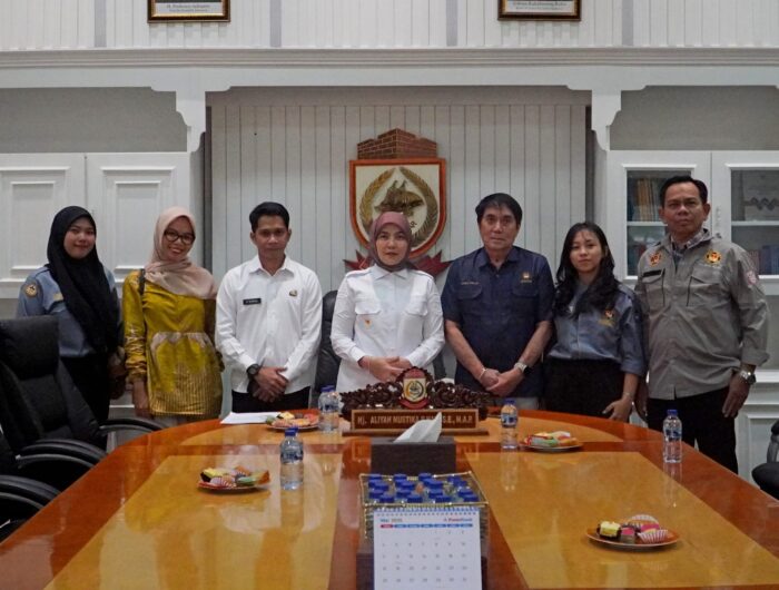Aliyah Mustika Ilham Dukung Semangat Juang Kenshi Unhas di Kejurnas Kempo