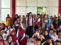 Hangat dan Penuh Arti: Sambutan Spesial Annisa, Wali Asuh Siswa di Sekolah Rakyat Gowa