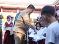 Appi-Aliyah Resmi Salurkan Seragam Sekolah Gratis untuk Siswa Baru di Makassar