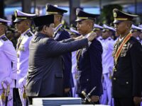 Prabowo Lantik 2.000 Perwira TNI-Polri di Istana