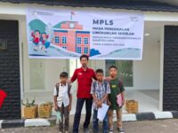 Pendamping SDM PKH Gowa Dampingi Siswa Masuk Asrama Sekolah Rakyat