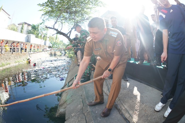 Pemkot Makassar Gencarkan Pembersihan Kanal untuk Cegah Banjir