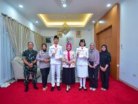 Wagub Sulsel Hadiahi Dua Paskibraka Nasional 2025 dengan Tabungan Pendidikan