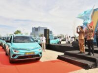 Gubernur Sulsel Resmikan Green SM, Taksi Listrik Pertama di Makassar