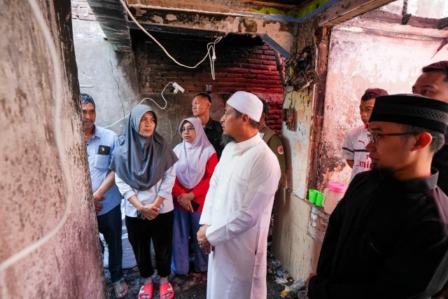 Gubernur Sulsel Serahkan Bantuan Korban Kebakaran di Mamajang Makassar