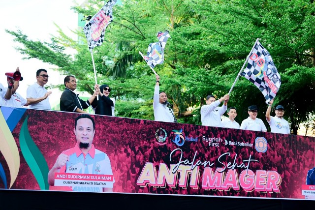 Gubernur Andi Sudirman Lepas Puluhan Ribu Peserta Jalan Sehat Anti Mager Peringatan 356 Tahun Sulsel