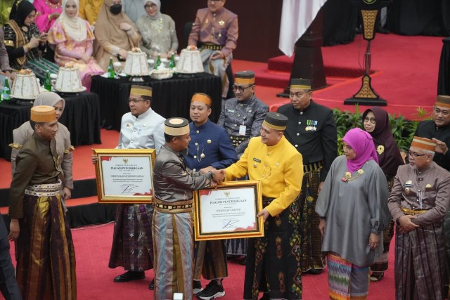 Pemkot Makassar Borong Tiga Penghargaan di Hari Jadi Sulsel ke-356