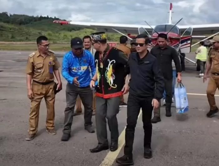 Bupati Nunukan Tinjau Pembangunan dan Hadiri Safari Natal di Krayan